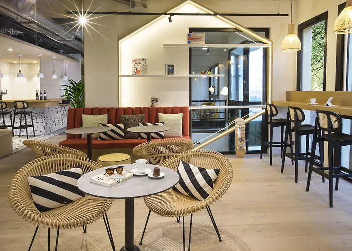 Отель Life Gare - Bg 2*